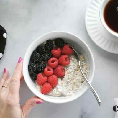 Overnight oats com frutas vermelhas