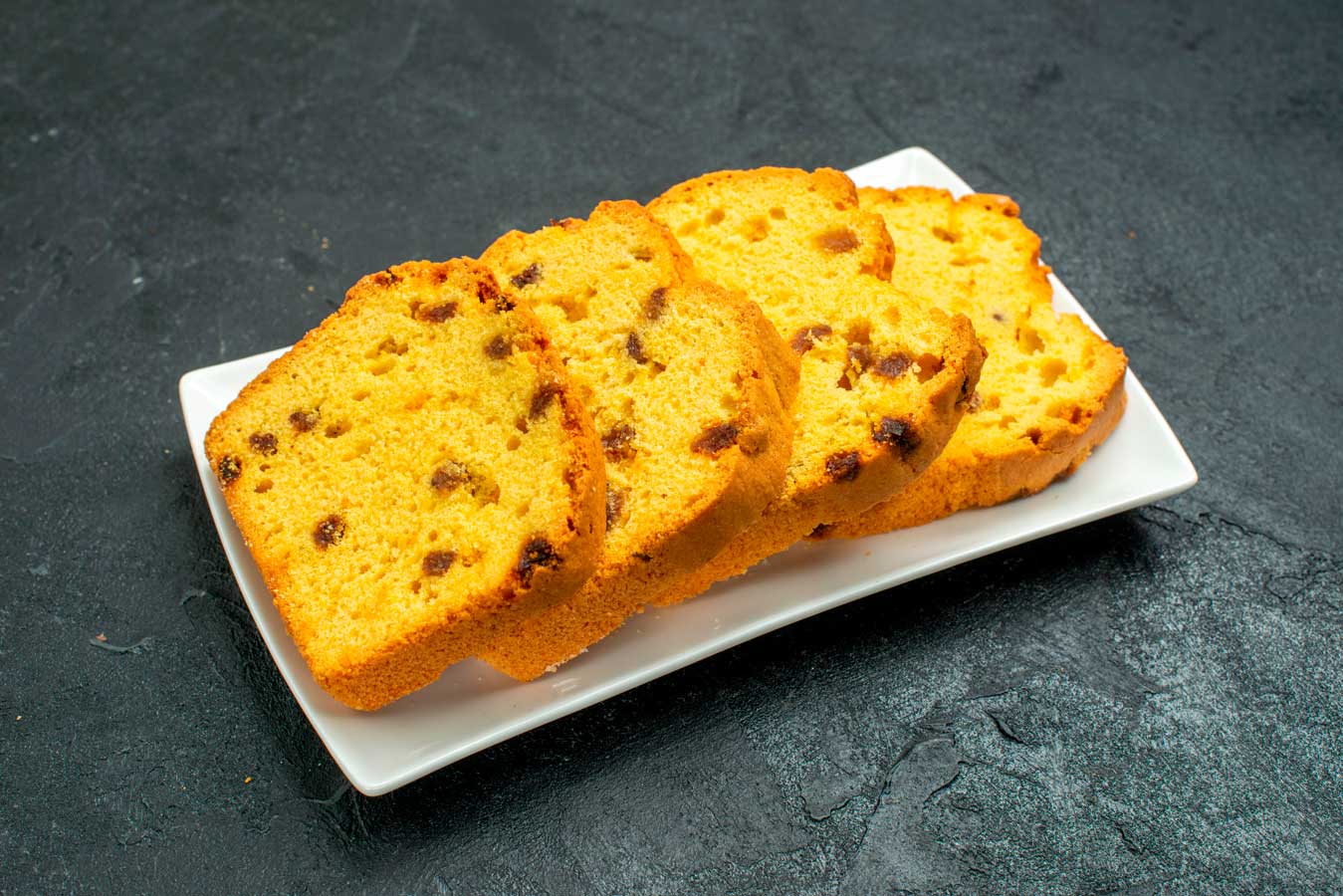 Bolo de fubá com goiabada