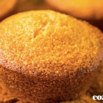Bolo de fubá com erva-doce