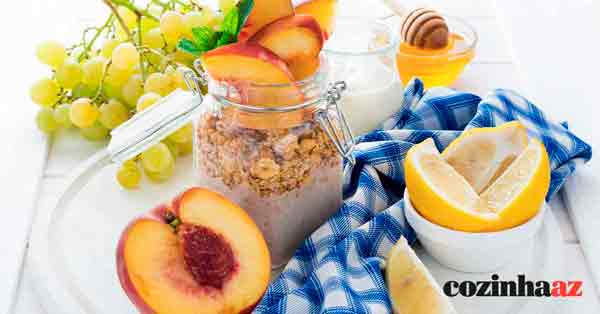 overnight oats crocante com pêssego