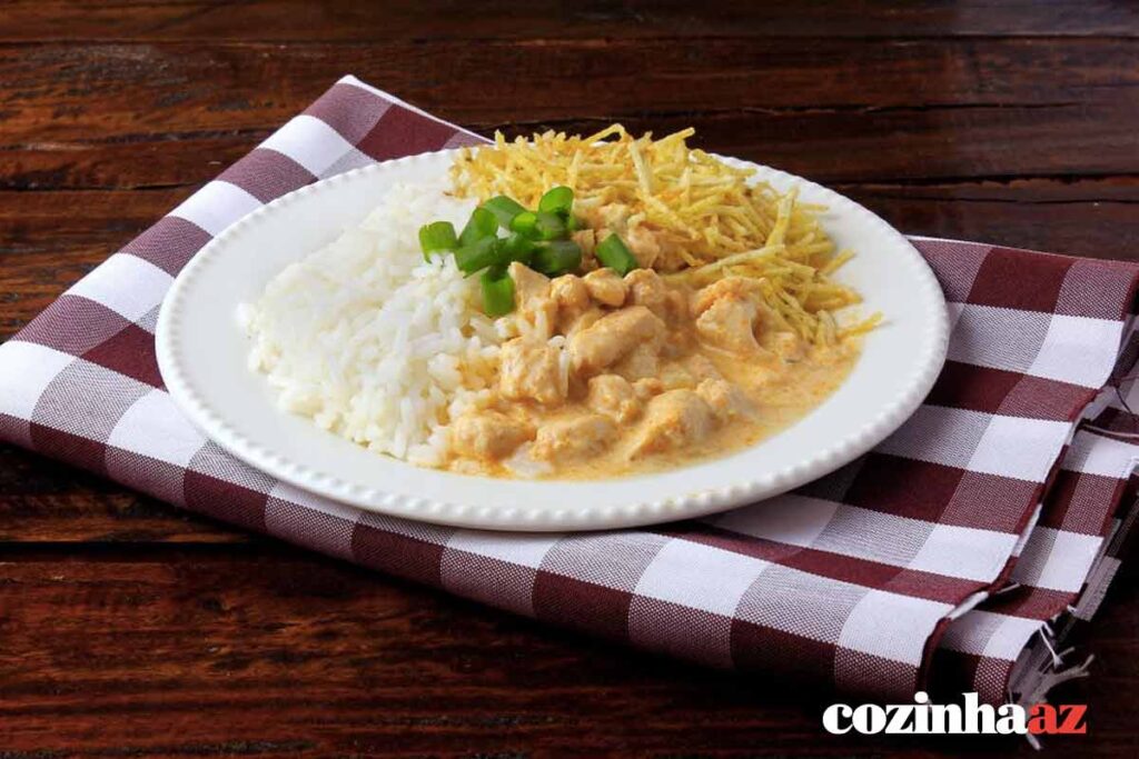 Receita simples de estrogonofe de frango