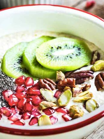 Overnight oats com frutas verdes