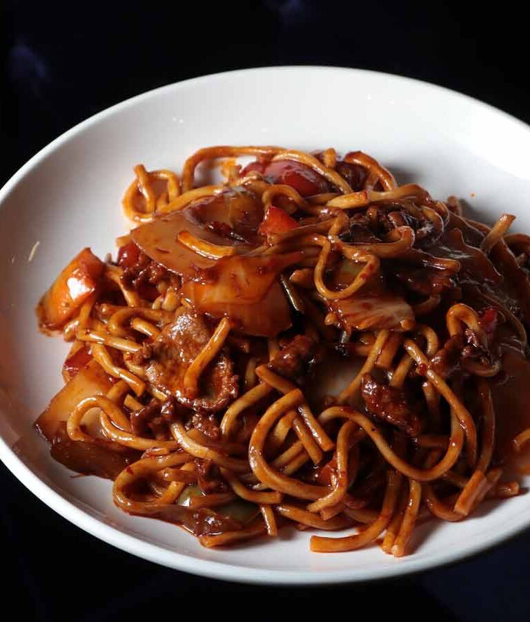 Espaguete com Carne ao Vinho