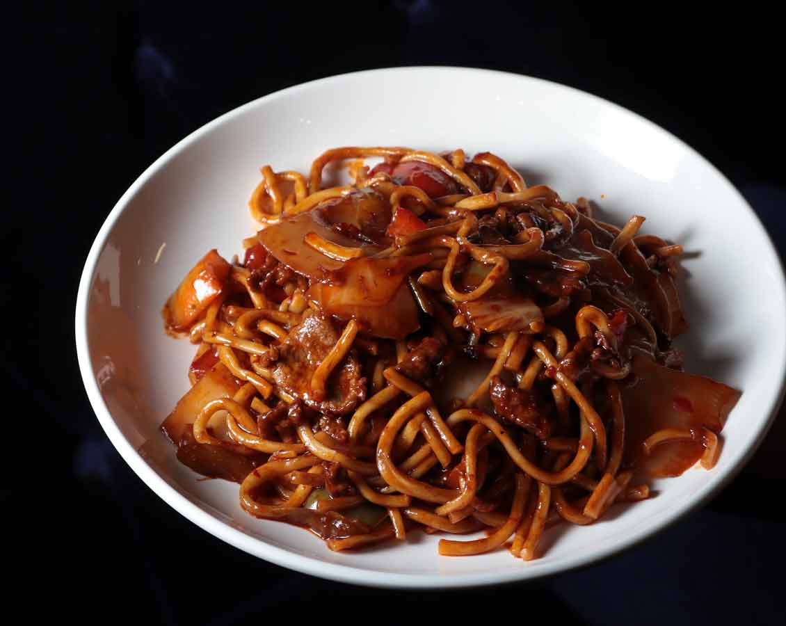Espaguete com Carne ao Vinho